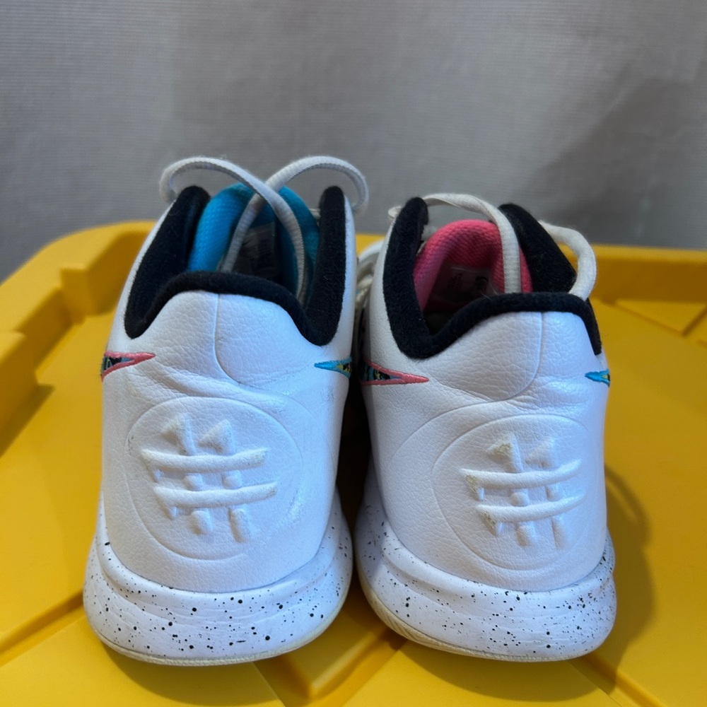 Nike Kyrie Flytrap 3 South Beach Basketball Shoes - size 11 - Picture 4 of 6